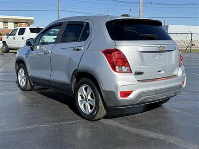 2020 Chevrolet Trax LS - Photo 5 - Cahokia, IL 62206