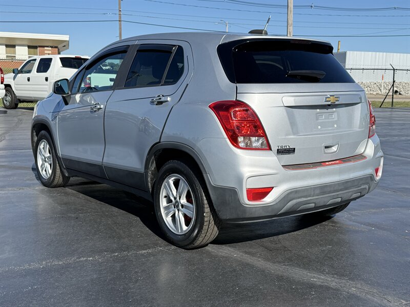 2020 Chevrolet Trax LS - Photo 6 - Cahokia, IL 62206