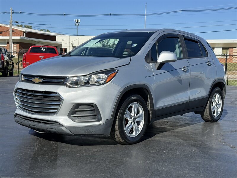 2020 Chevrolet Trax LS   - Photo 1 - Cahokia, IL 62206