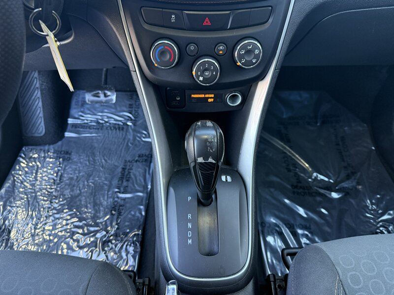 2020 Chevrolet Trax LS - Photo 14 - Cahokia, IL 62206