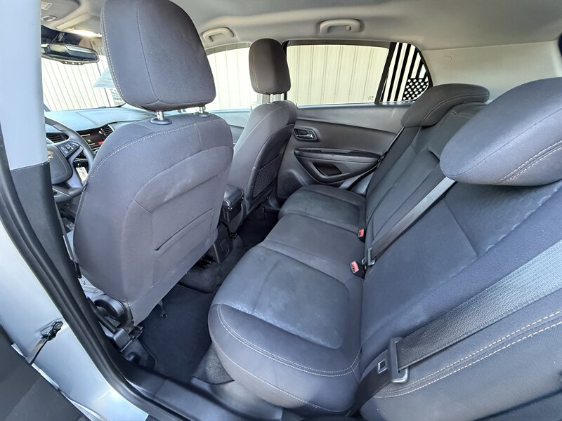 2020 Chevrolet Trax LS - Photo 10 - Cahokia, IL 62206