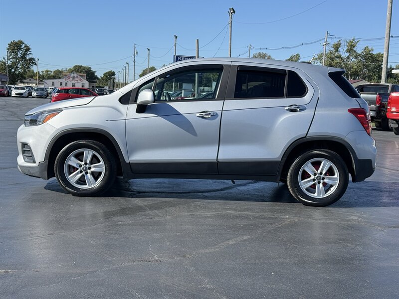 2020 Chevrolet Trax LS - Photo 3 - Cahokia, IL 62206