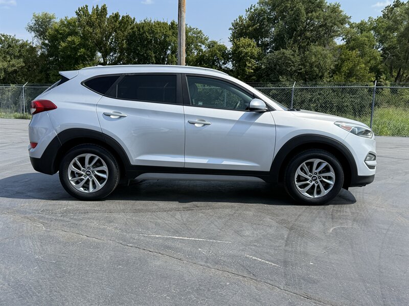 2018 Hyundai TUCSON SE - Photo 4 - Cahokia, IL 62206