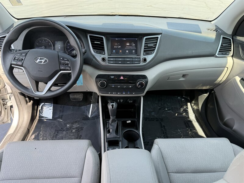 2018 Hyundai TUCSON SE - Photo 11 - Cahokia, IL 62206