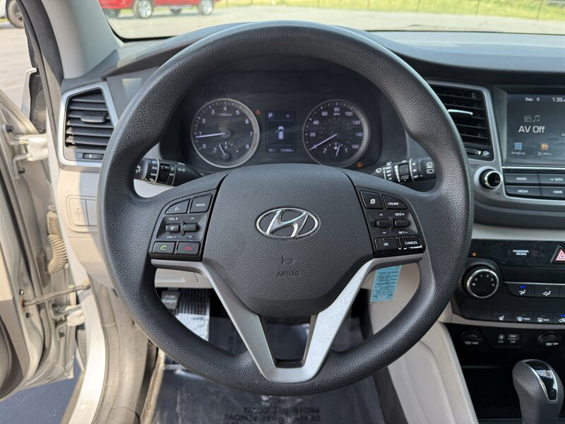 2018 Hyundai TUCSON SE - Photo 12 - Cahokia, IL 62206