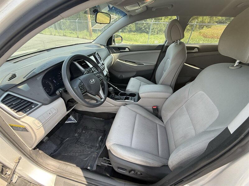 2018 Hyundai TUCSON SE - Photo 9 - Cahokia, IL 62206