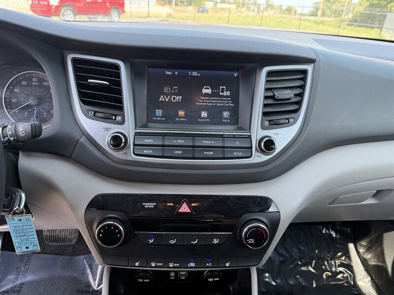 2018 Hyundai TUCSON SE - Photo 13 - Cahokia, IL 62206