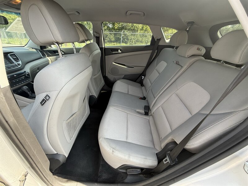 2018 Hyundai TUCSON SE - Photo 10 - Cahokia, IL 62206