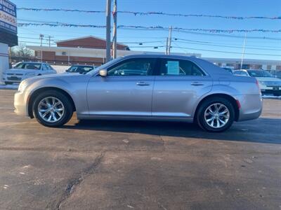 2016 Chrysler 300 Series Limited   - Photo 2 - Cahokia, IL 62206