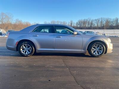 2016 Chrysler 300 Series Limited   - Photo 5 - Cahokia, IL 62206