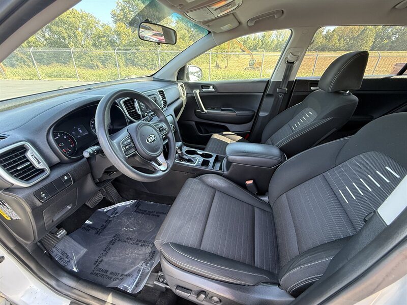 2017 Kia Sportage LX - Photo 8 - Cahokia, IL 62206