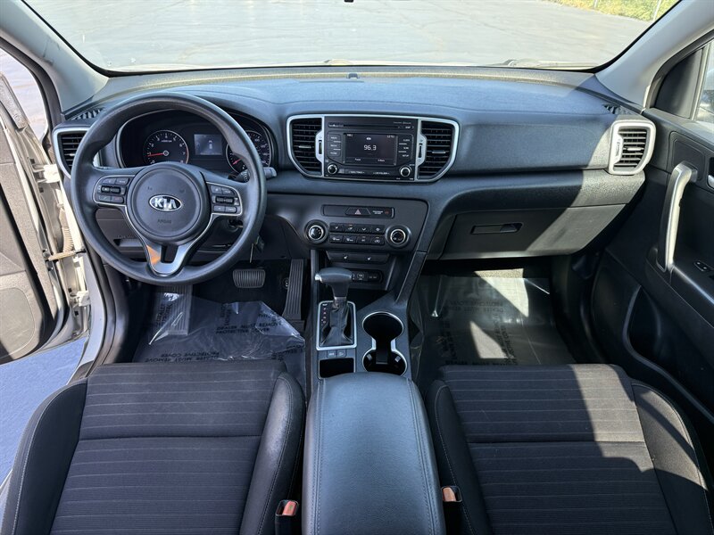 2017 Kia Sportage LX - Photo 10 - Cahokia, IL 62206