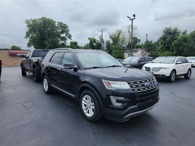 2017 Ford Explorer XLT   - Photo 1 - Cahokia, IL 62206
