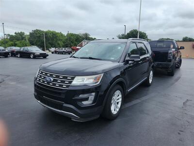 2017 Ford Explorer XLT   - Photo 2 - Cahokia, IL 62206