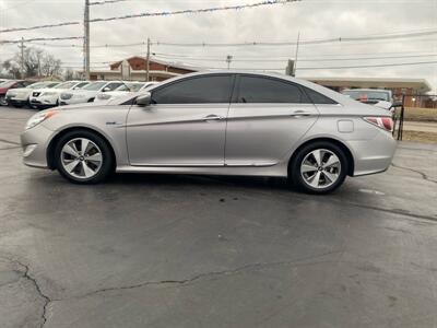 2011 Hyundai SONATA Hybrid   - Photo 8 - Cahokia, IL 62206