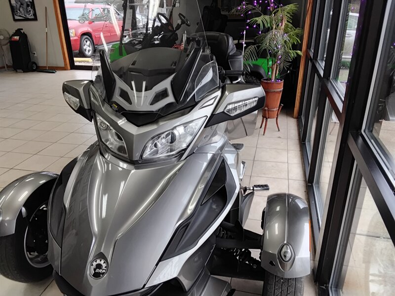 2011 can am Spyder rt - Photo 3 - Freeburg, IL 62243