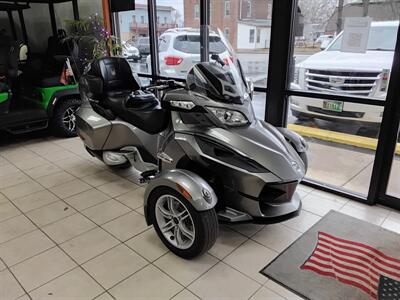 2011 can am Spyder rt Sedan