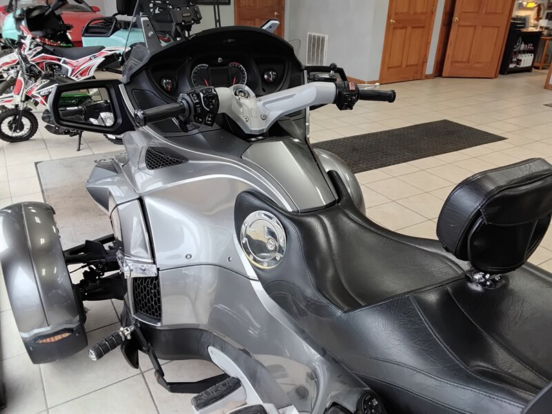 2011 can am Spyder rt - Photo 6 - Freeburg, IL 62243