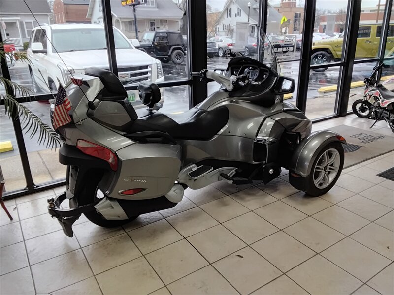 2011 can am Spyder rt - Photo 4 - Freeburg, IL 62243
