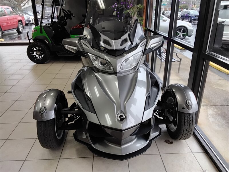 2011 can am Spyder rt - Photo 2 - Freeburg, IL 62243