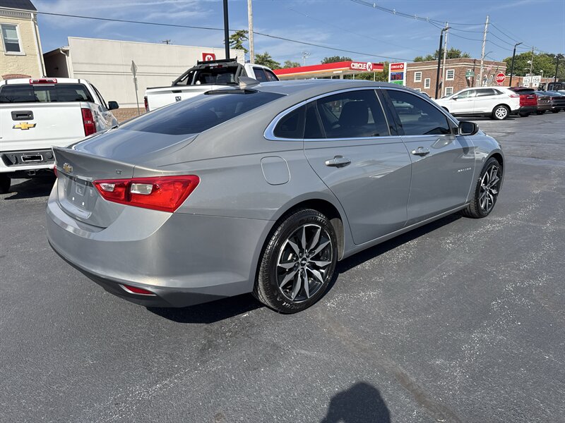 2018 Chevrolet Malibu LT - Photo 3 - Millstadt, IL 62260