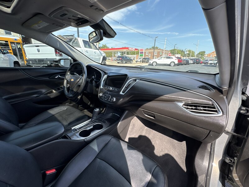 2018 Chevrolet Malibu LT - Photo 11 - Millstadt, IL 62260