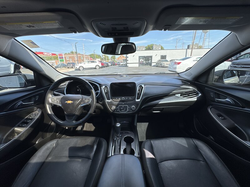 2018 Chevrolet Malibu LT - Photo 10 - Millstadt, IL 62260