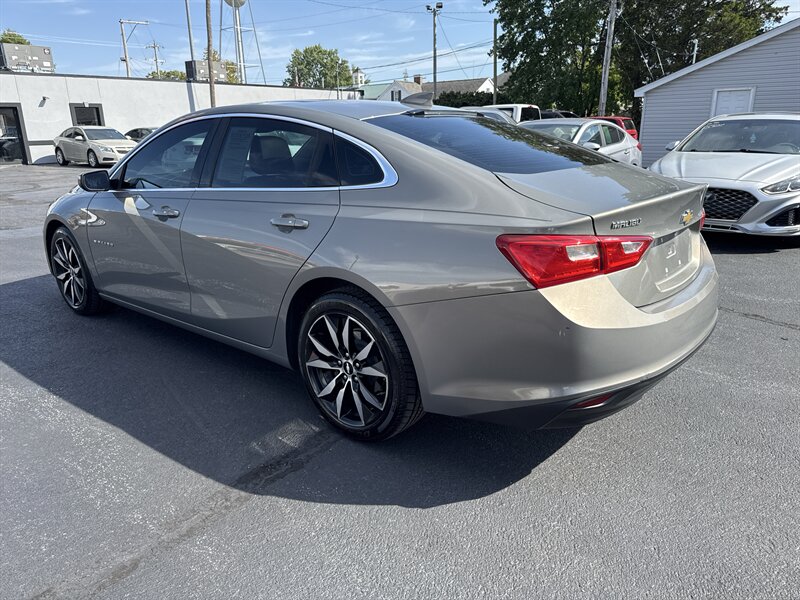 2018 Chevrolet Malibu LT - Photo 4 - Millstadt, IL 62260