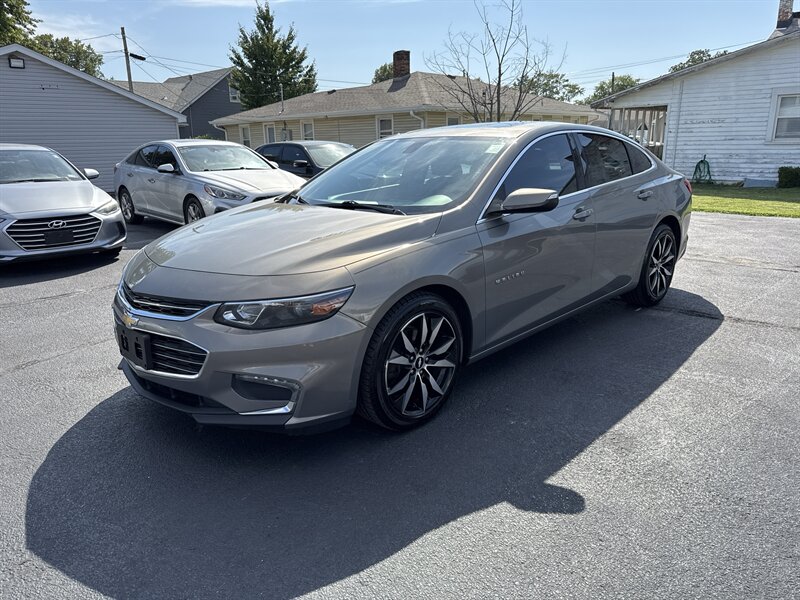 2018 Chevrolet Malibu LT   - Photo 1 - Millstadt, IL 62260
