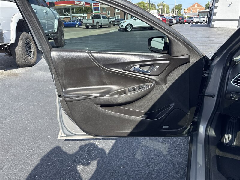 2018 Chevrolet Malibu LT - Photo 12 - Millstadt, IL 62260
