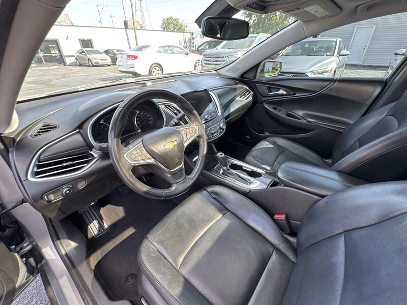 2018 Chevrolet Malibu LT - Photo 9 - Millstadt, IL 62260