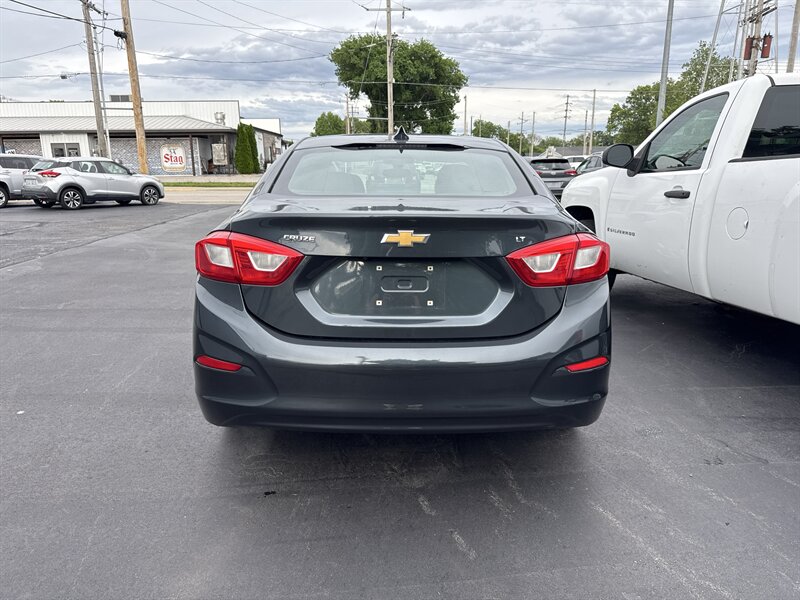 2017 Chevrolet Cruze LT Auto - Photo 7 - Millstadt, IL 62260