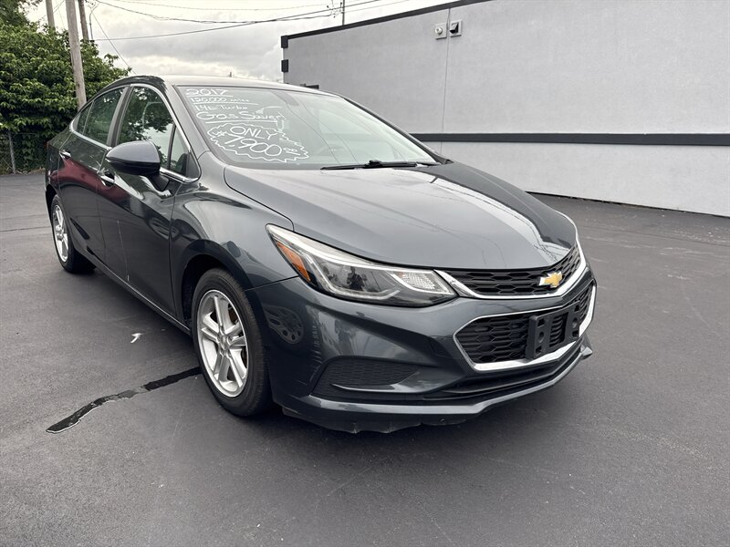 2017 Chevrolet Cruze LT Auto - Photo 2 - Millstadt, IL 62260