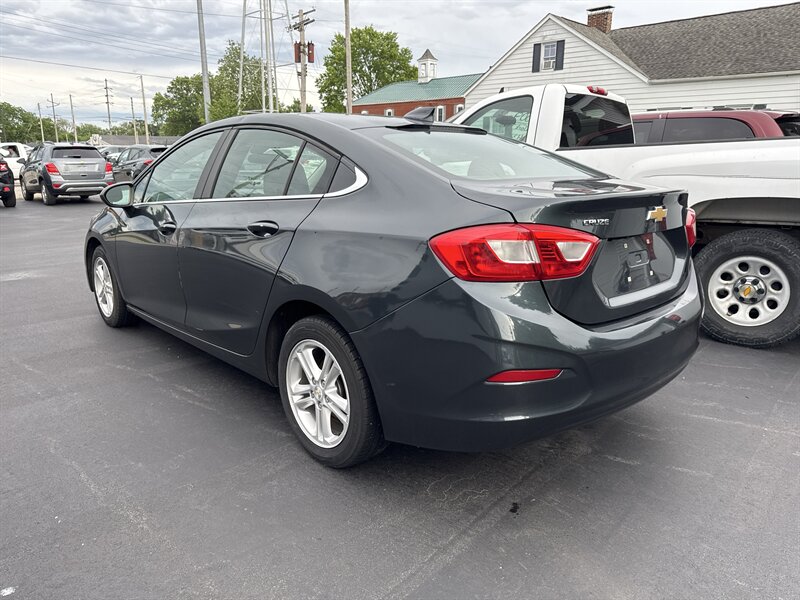 2017 Chevrolet Cruze LT Auto - Photo 4 - Millstadt, IL 62260