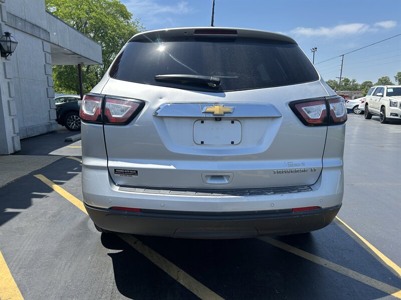 2016 Chevrolet Traverse LT - Photo 7 - Fairview Heights, IL 62208