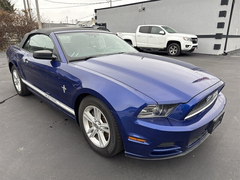 2013 Ford Mustang V6 - Photo 2 - Millstadt, IL 62260