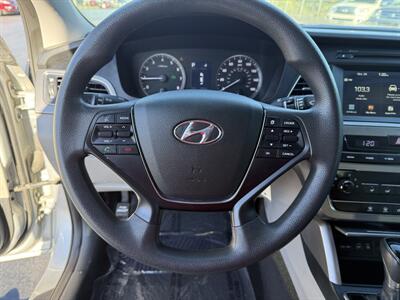 2016 Hyundai SONATA SE   - Photo 12 - Cahokia, IL 62206