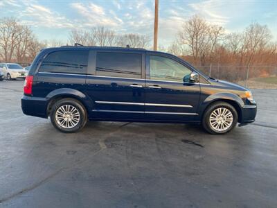 2014 Chrysler Town & Country Touring-L   - Photo 4 - Cahokia, IL 62206