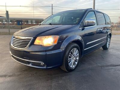 2014 Chrysler Town & Country Touring-L   - Photo 1 - Cahokia, IL 62206