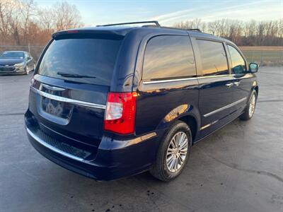 2014 Chrysler Town & Country Touring-L   - Photo 5 - Cahokia, IL 62206