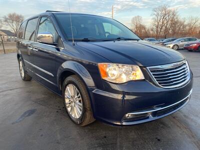 2014 Chrysler Town & Country Touring-L   - Photo 3 - Cahokia, IL 62206