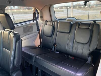 2014 Chrysler Town & Country Touring-L   - Photo 12 - Cahokia, IL 62206