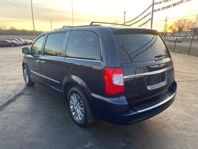 2014 Chrysler Town & Country Touring-L   - Photo 7 - Cahokia, IL 62206