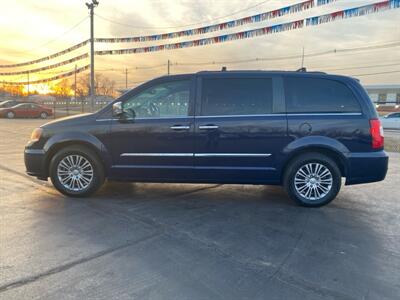 2014 Chrysler Town & Country Touring-L   - Photo 8 - Cahokia, IL 62206