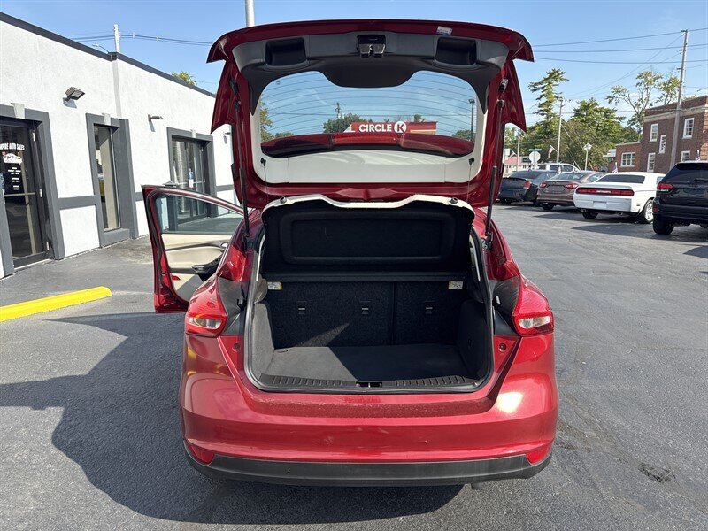 2017 Ford Focus SE - Photo 25 - Millstadt, IL 62260