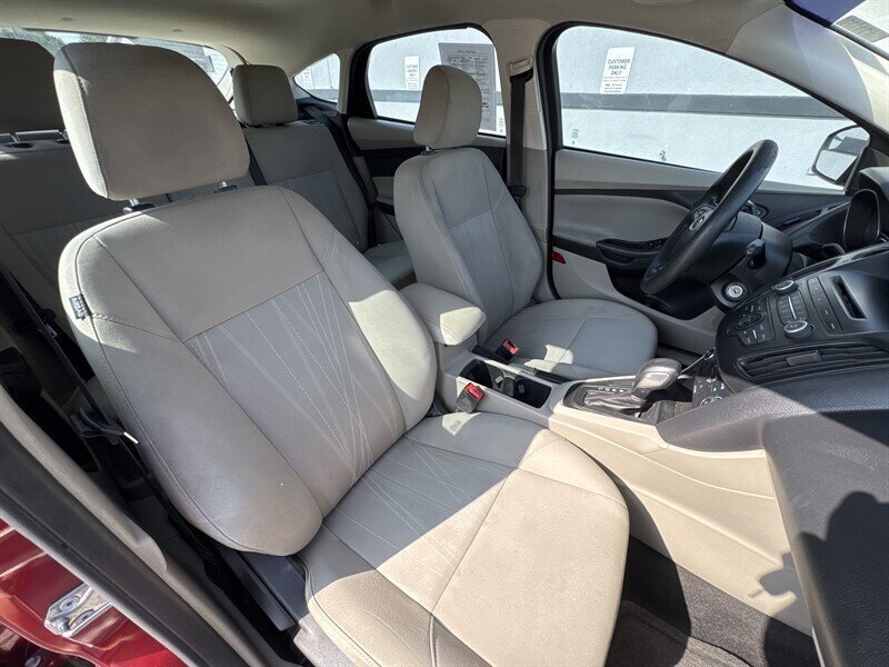 2017 Ford Focus SE - Photo 15 - Millstadt, IL 62260