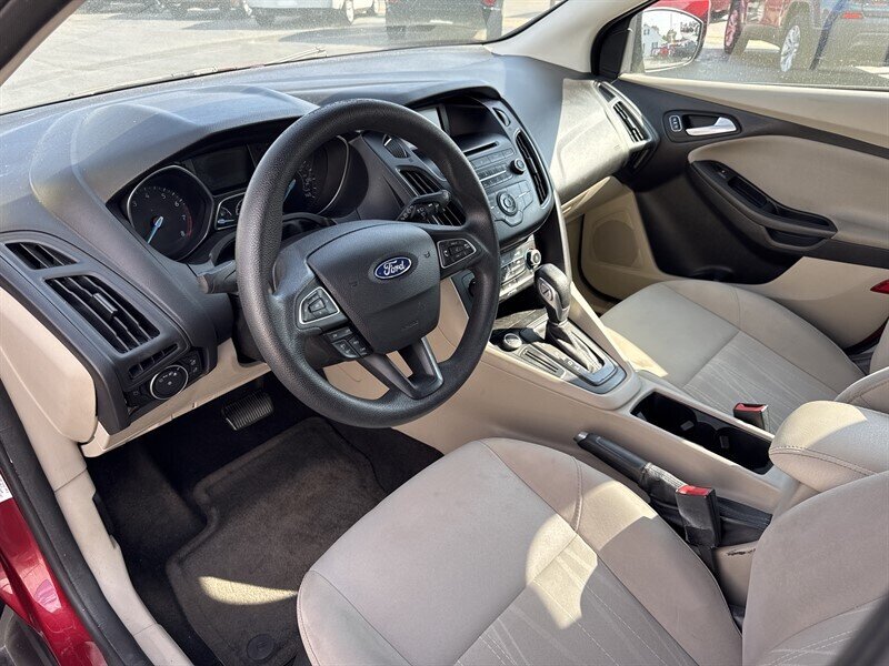 2017 Ford Focus SE - Photo 5 - Millstadt, IL 62260