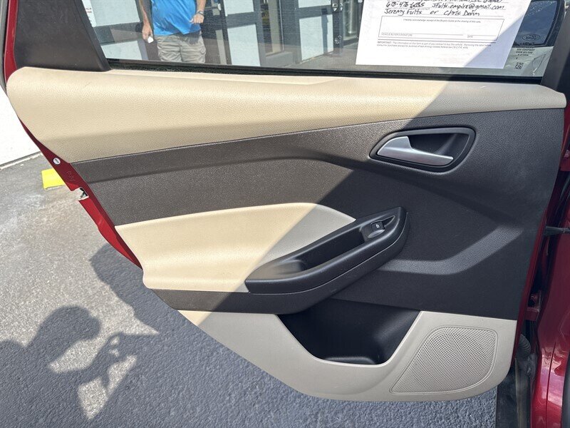 2017 Ford Focus SE - Photo 16 - Millstadt, IL 62260