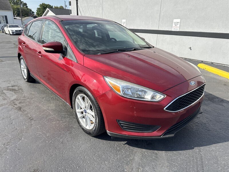 2017 Ford Focus SE's photo