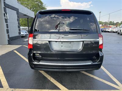 2016 Chrysler Town & Country Touring   - Photo 7 - Fairview Heights, IL 62208